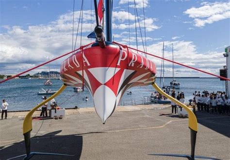 nuova barca di prada|Da Persico Marine è nata la nuova Luna Rossa  .